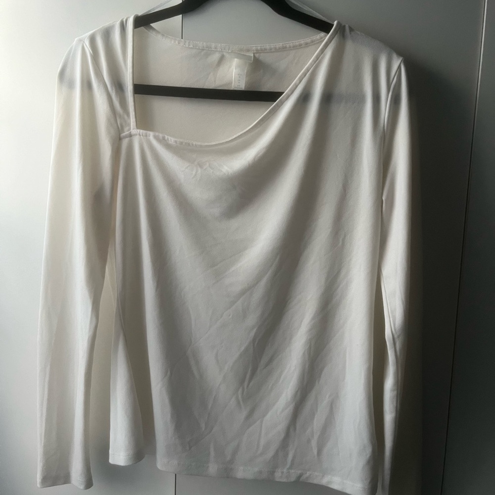 Asymetric neck long sleeve